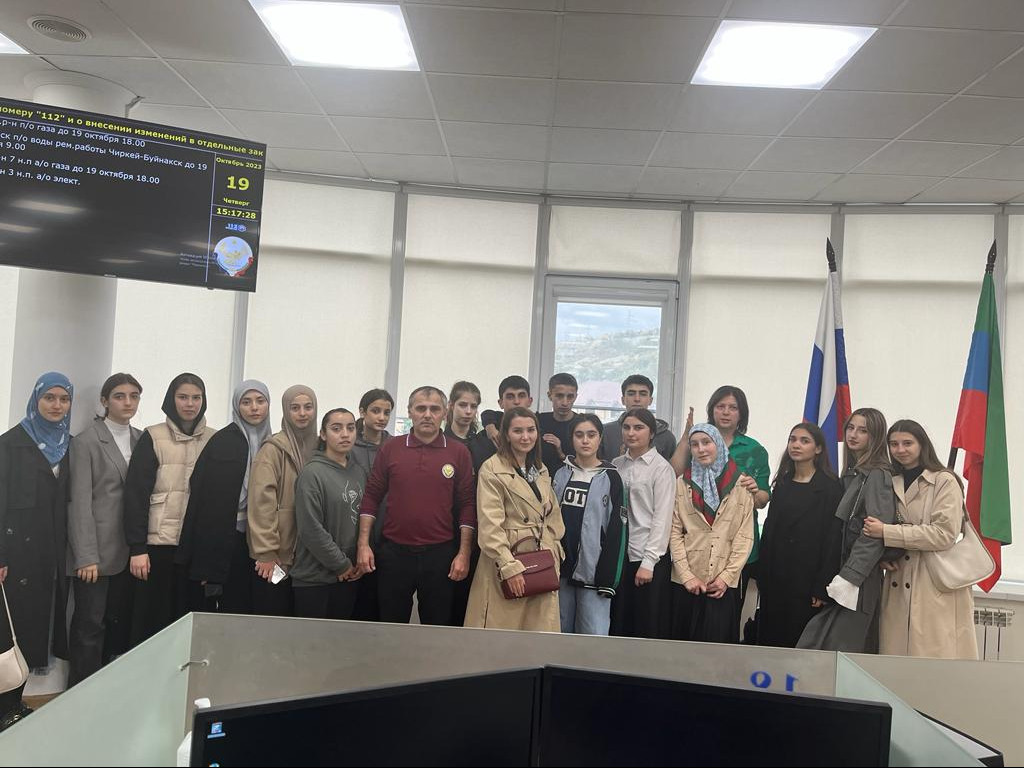ГКУ РД «Служба - 112 РД» провела ознакомительную экскурсию для студентов 1 курса бизнес - колледжа при ДГУНХ.